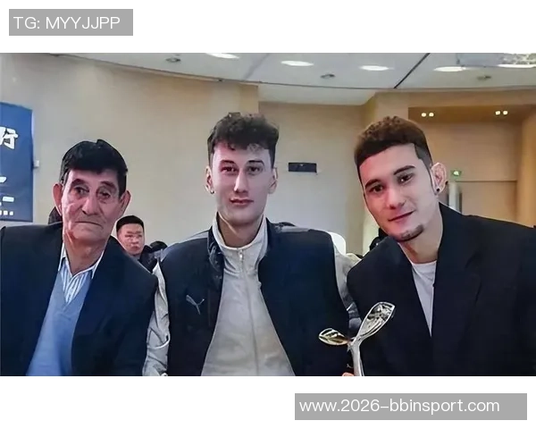 拜合拉木错失单刀良机对方门将神勇扑救令人叹息